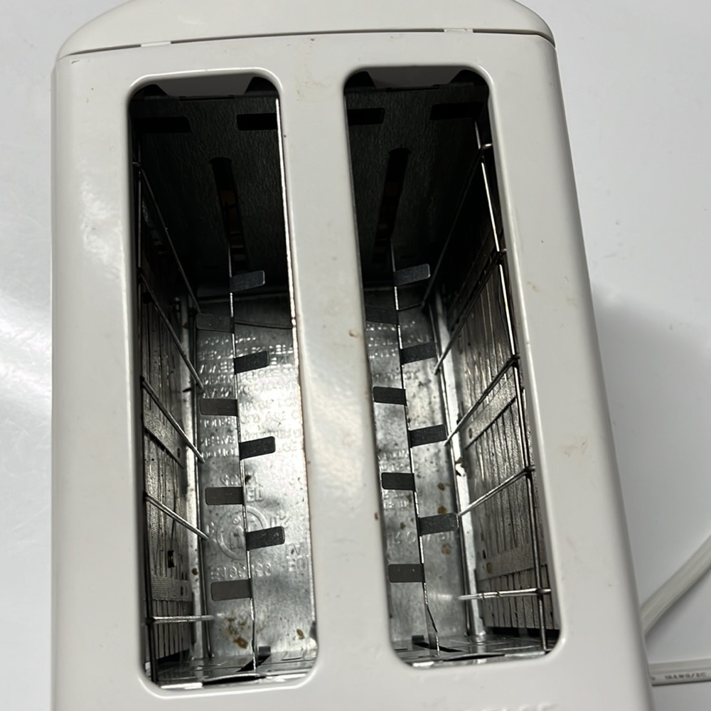 Two slice toaster - Picture 3 of 3